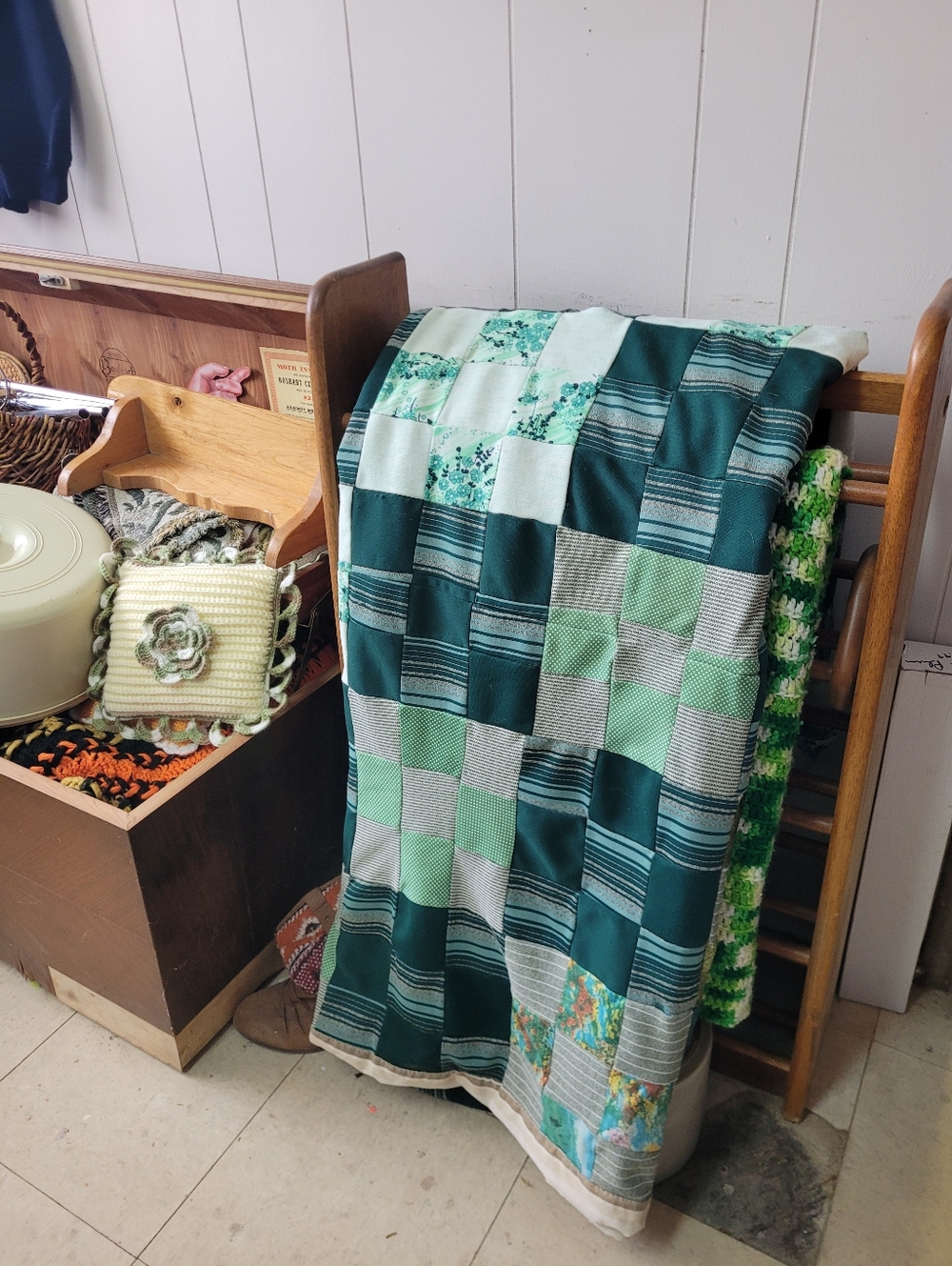 Vintage Fortrel Handmade Green Patchwork Quilt Throw - Home Bedding
